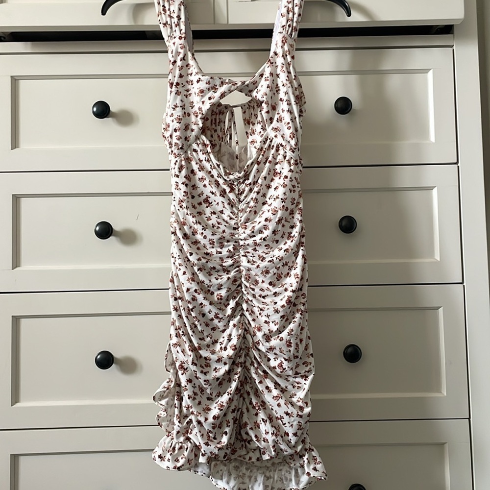 Urban Outfitters Women’s White Ditsy Floral Ruched Cottagecore Ruffle Hem Dress - Picture 5 of 10